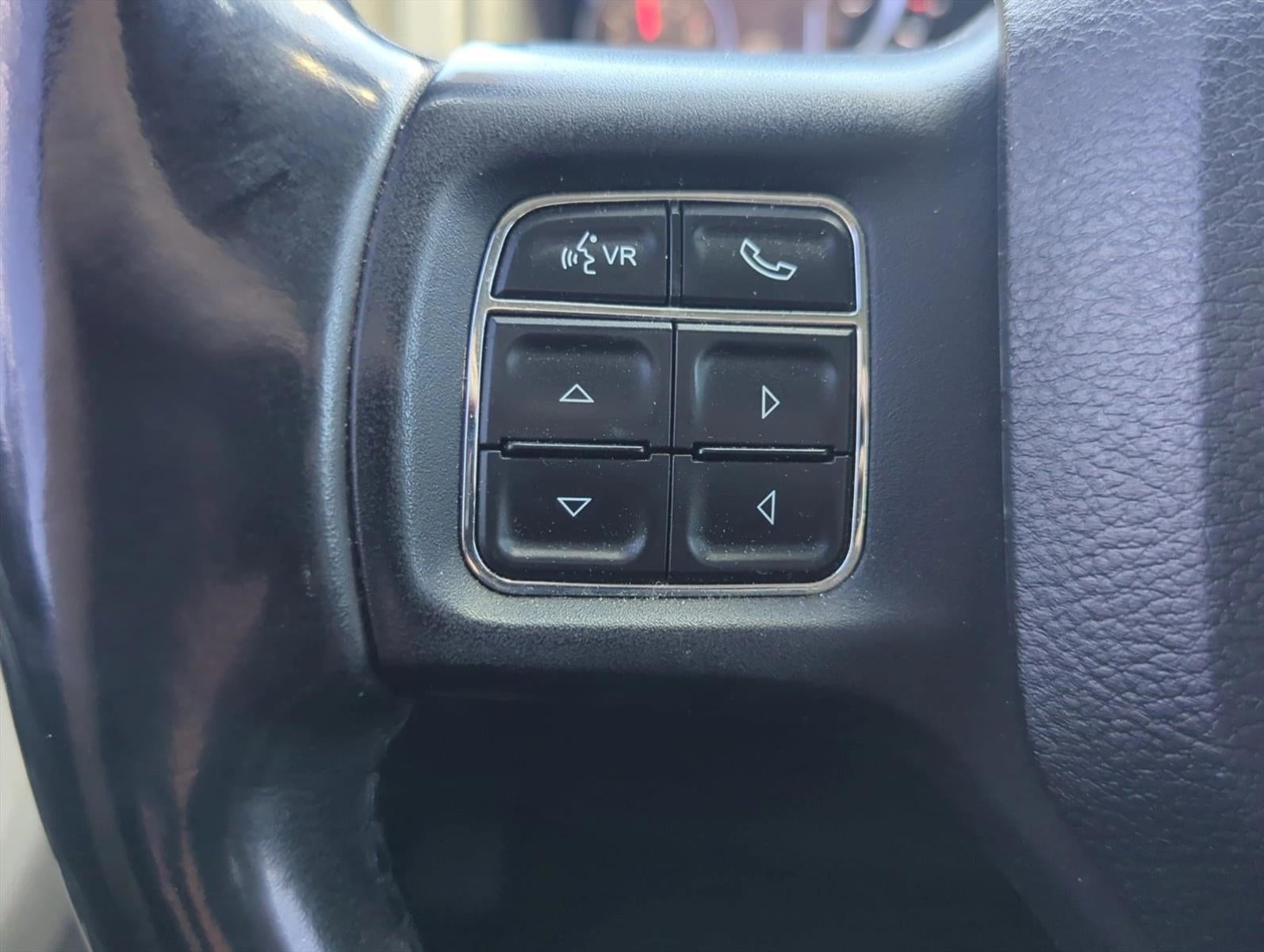 2016 RAM 1500 4WD Crew Cab 5.7 Ft Box Big Horn