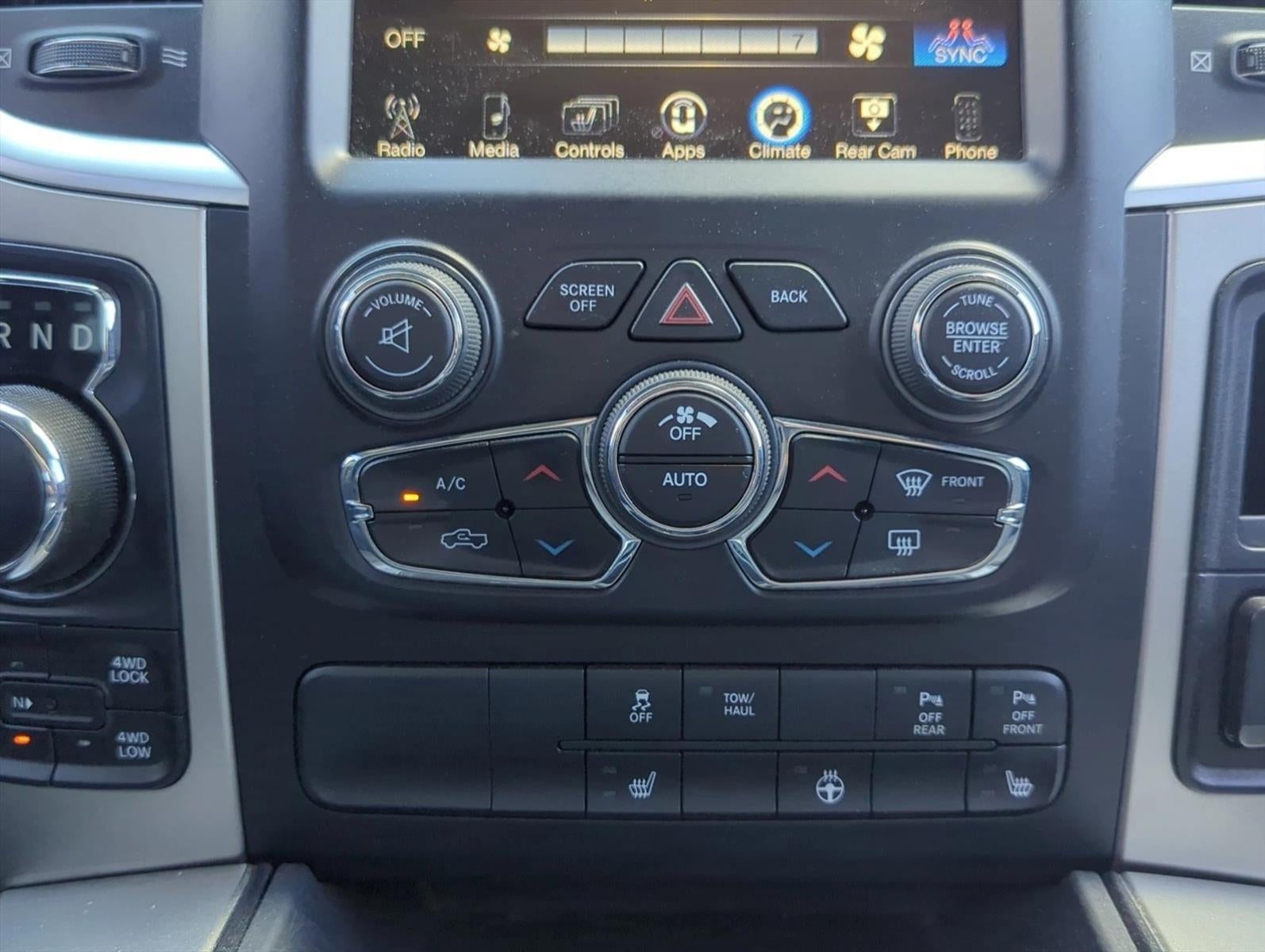 2016 RAM 1500 4WD Crew Cab 5.7 Ft Box Big Horn