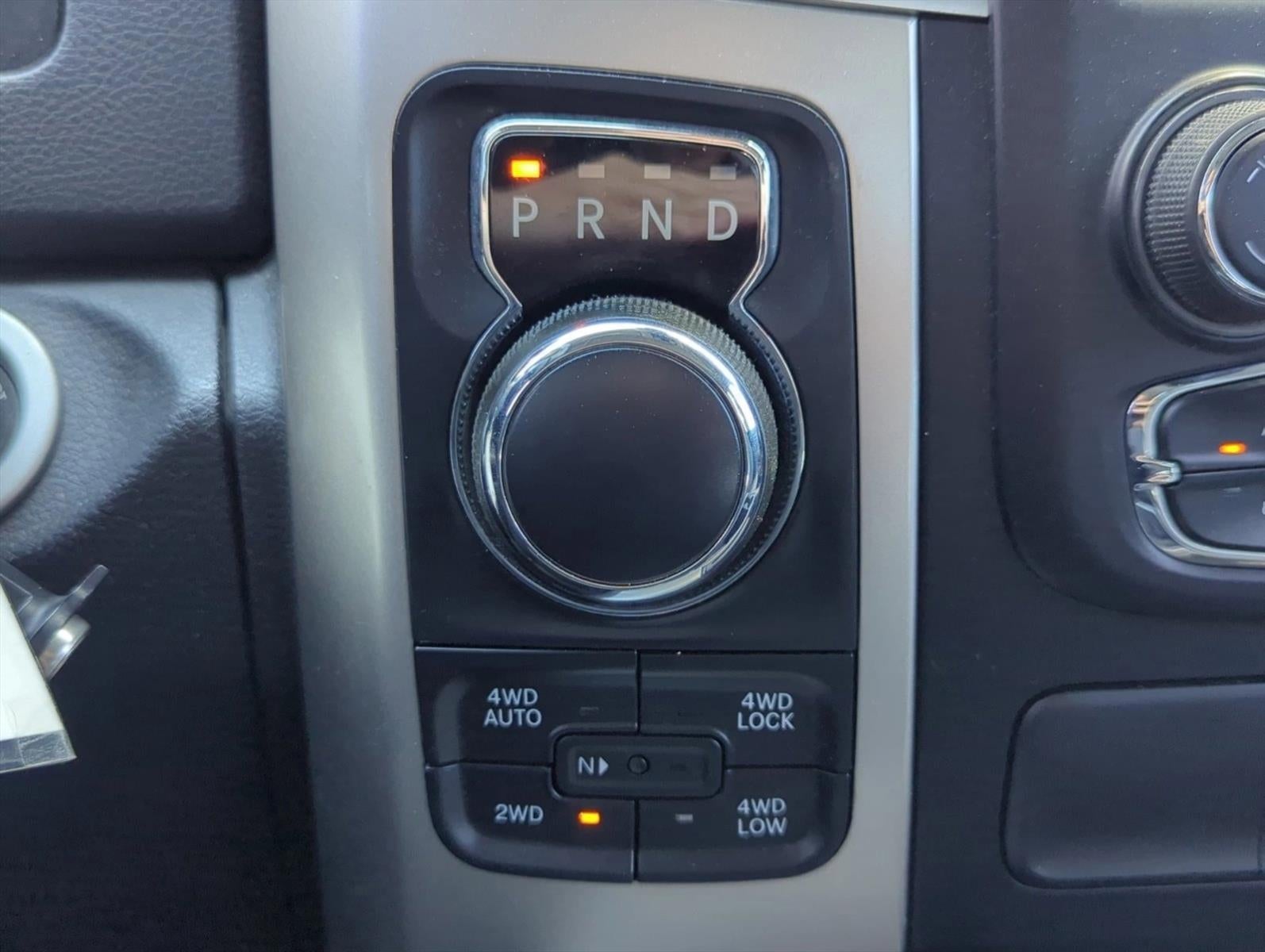 2016 RAM 1500 4WD Crew Cab 5.7 Ft Box Big Horn