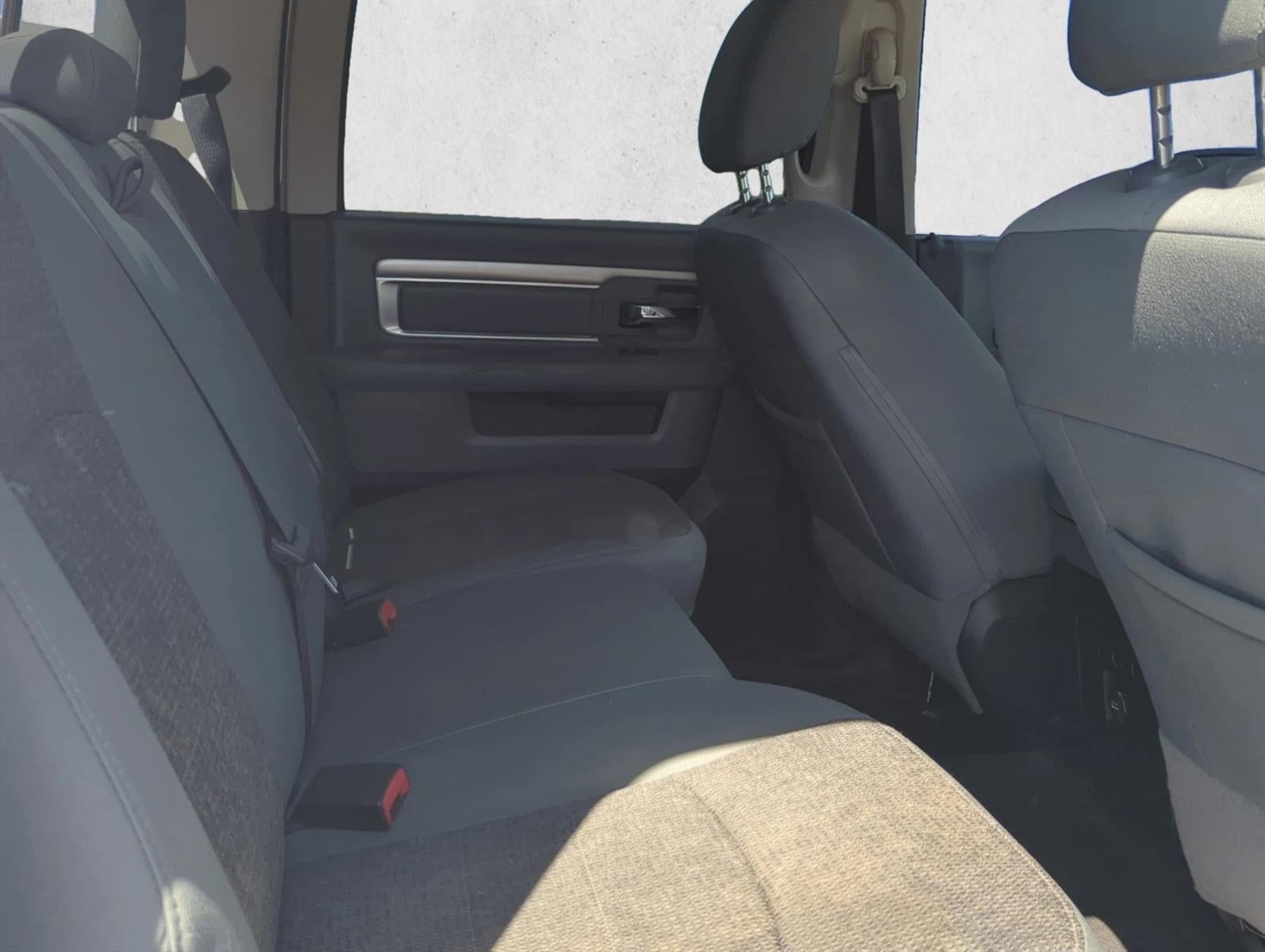 2016 RAM 1500 4WD Crew Cab 5.7 Ft Box Big Horn