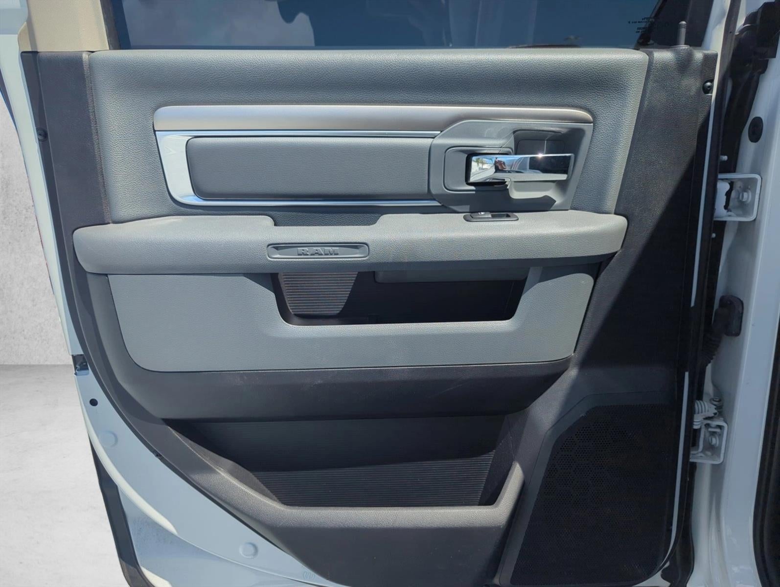 2016 RAM 1500 4WD Crew Cab 5.7 Ft Box Big Horn