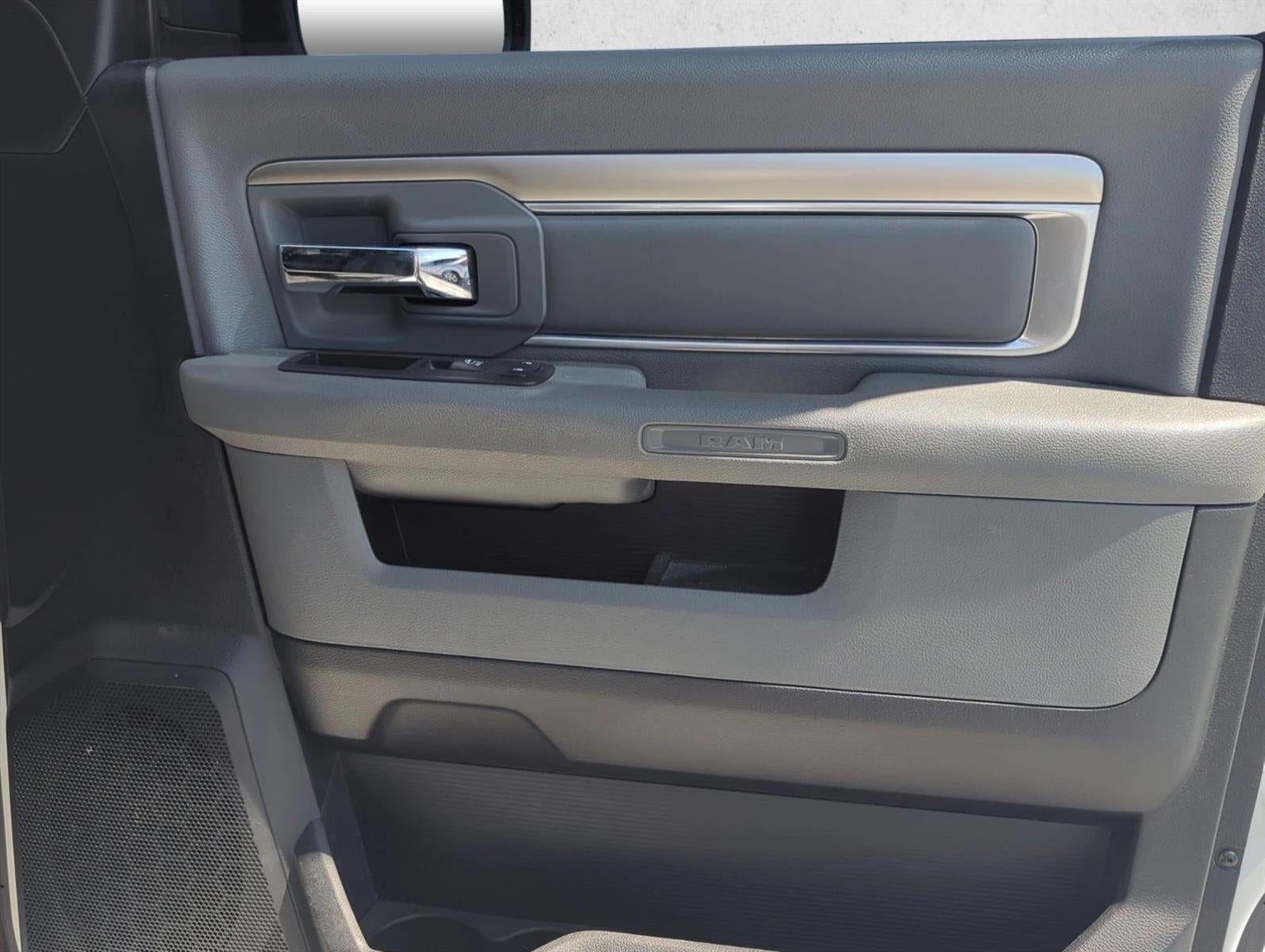 2016 RAM 1500 4WD Crew Cab 5.7 Ft Box Big Horn