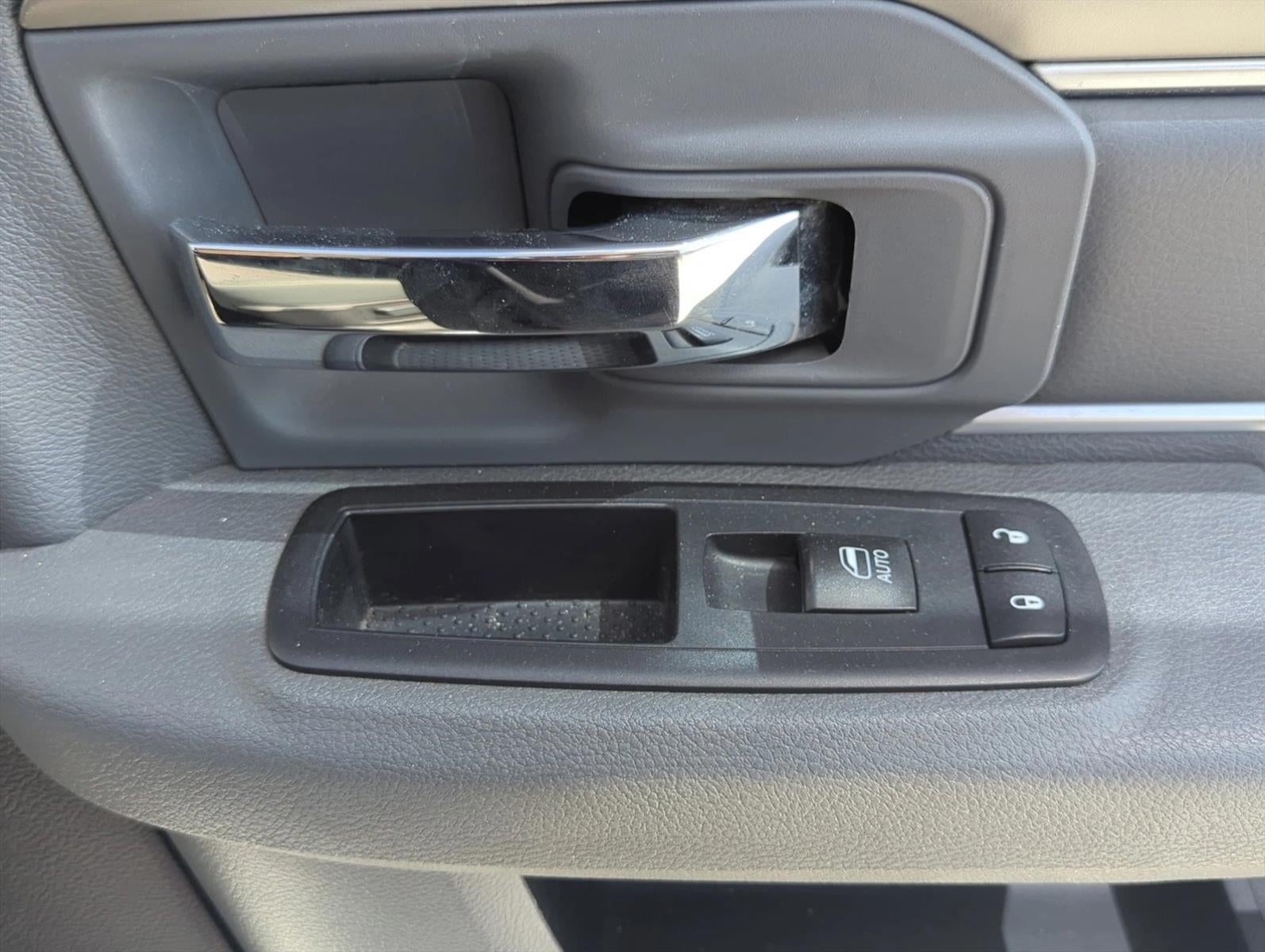 2016 RAM 1500 4WD Crew Cab 5.7 Ft Box Big Horn