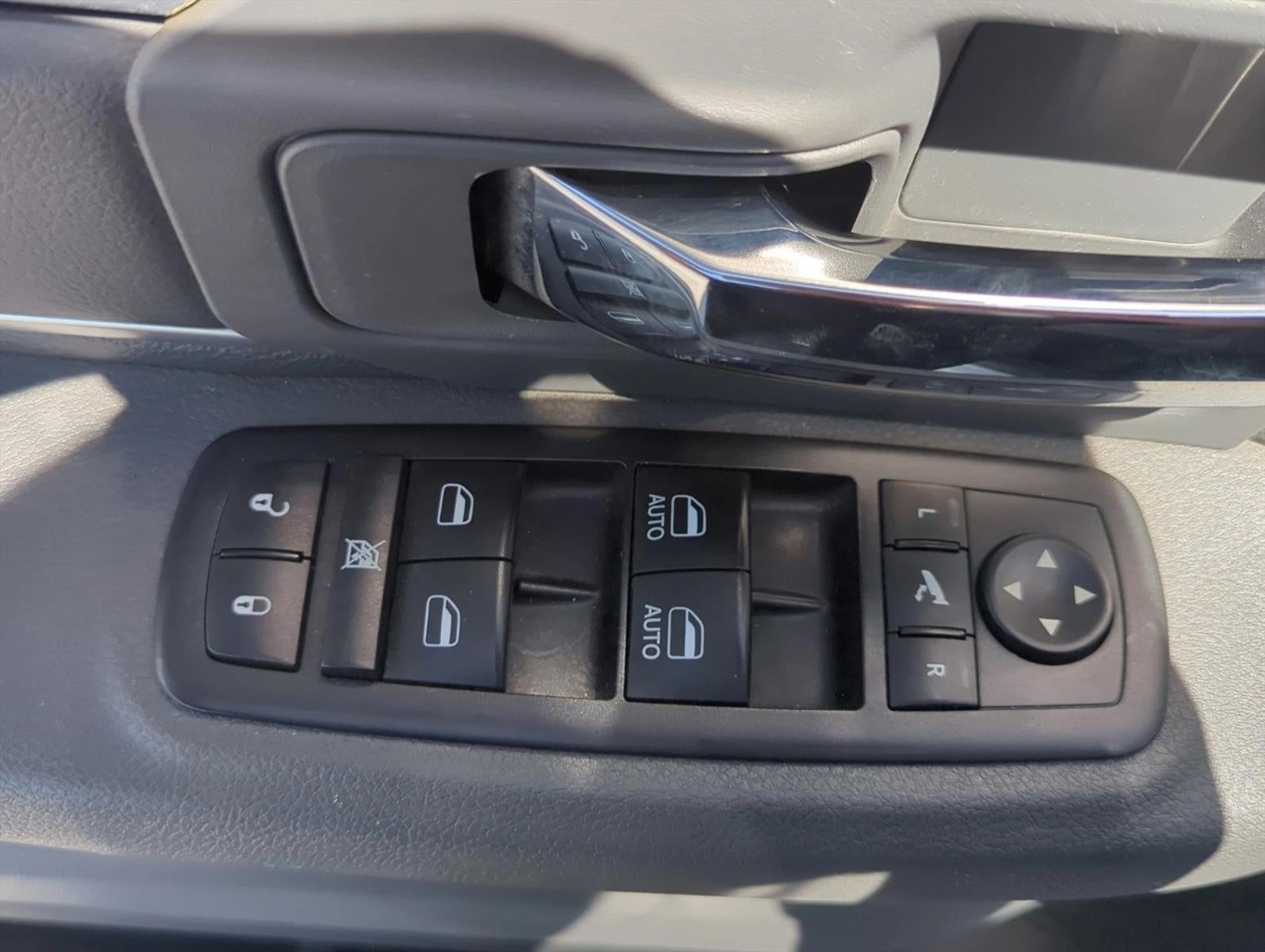 2016 RAM 1500 4WD Crew Cab 5.7 Ft Box Big Horn