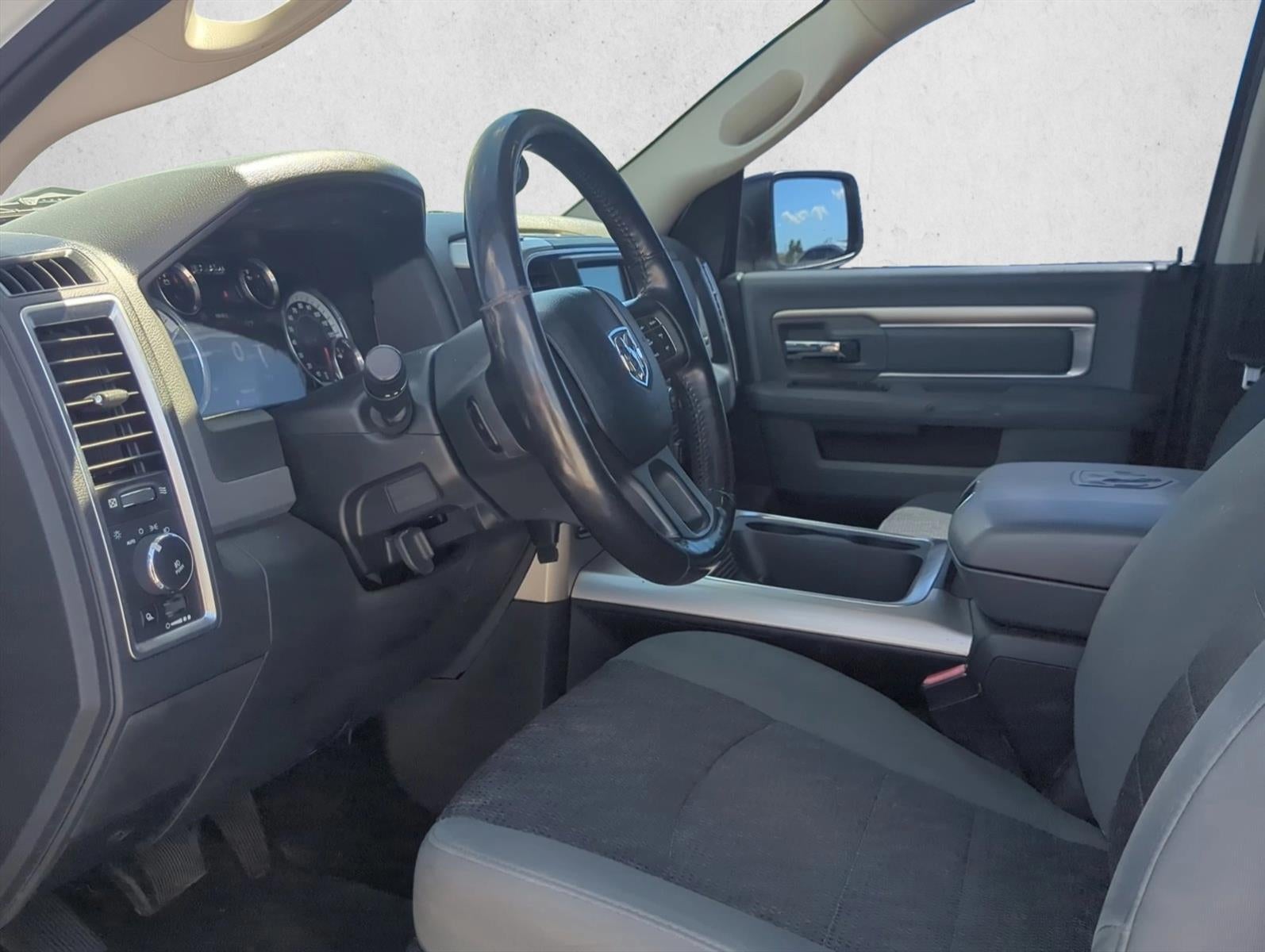 2016 RAM 1500 4WD Crew Cab 5.7 Ft Box Big Horn