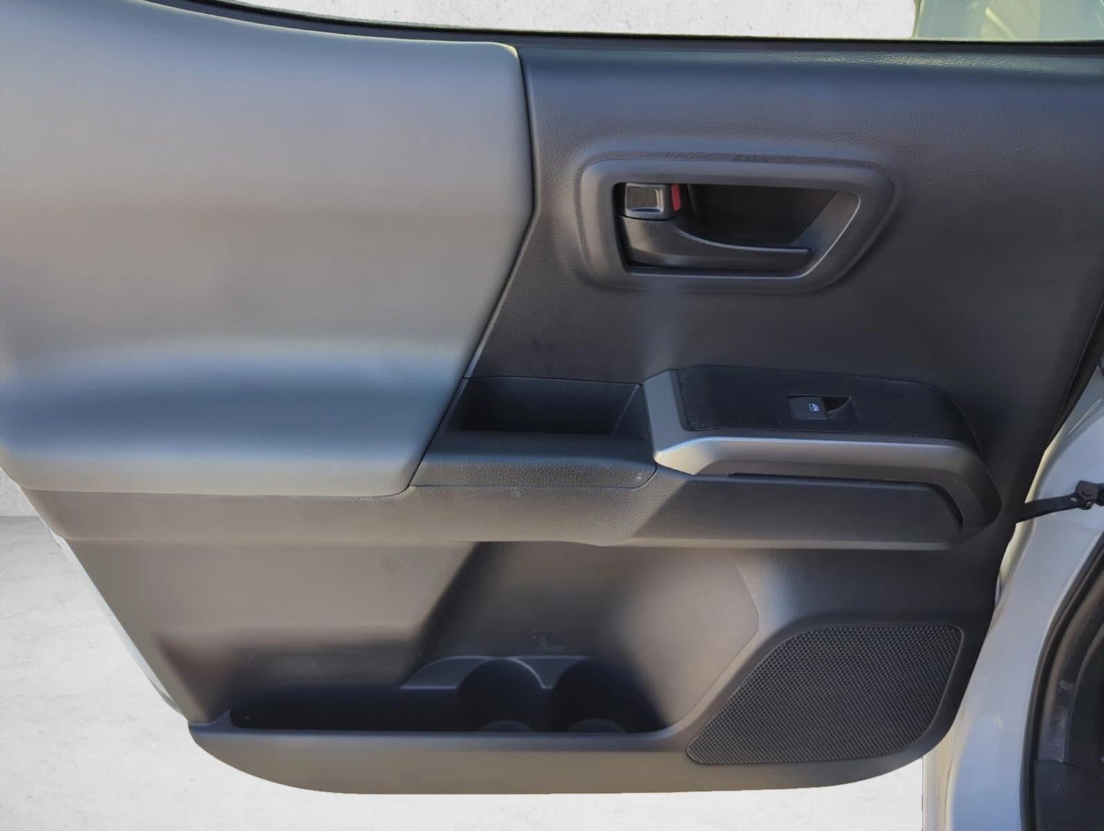 2022 Toyota Tacoma 2WD 2WD SR5 Double Cab 5' Bed V6 AT (GS)