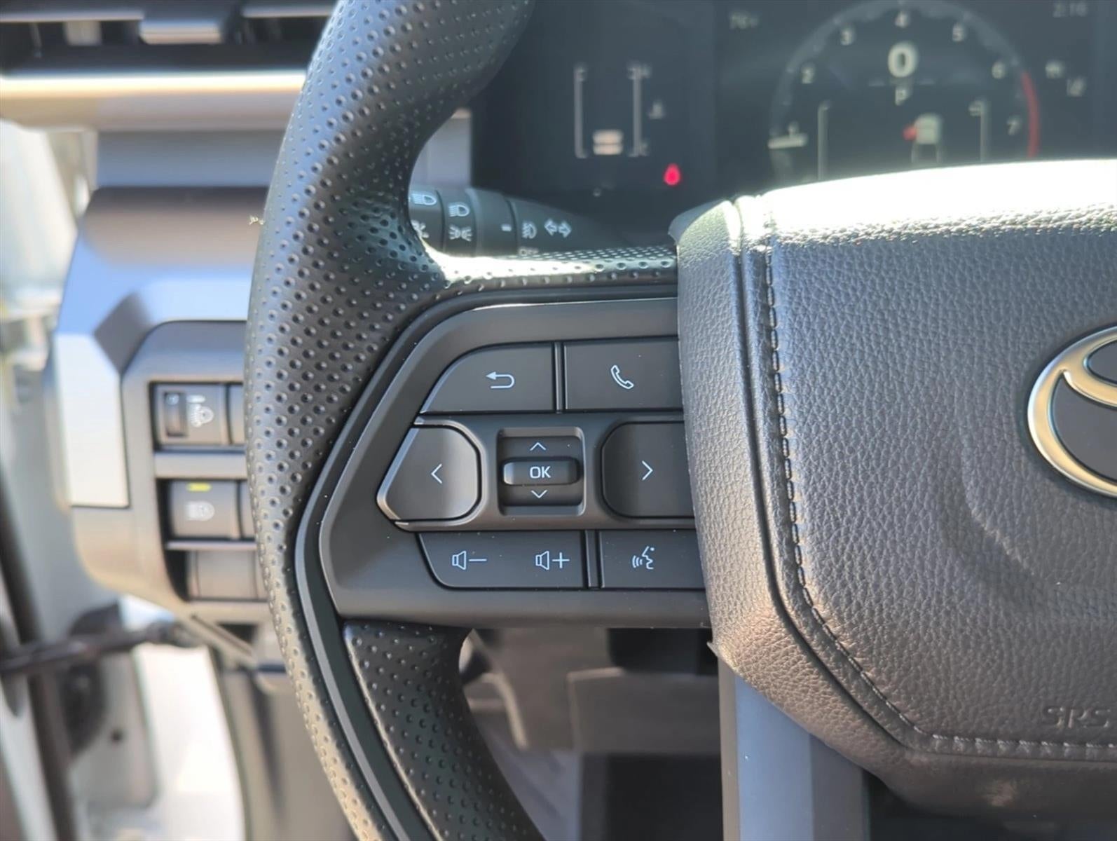 2026 Toyota Tacoma 2WD 2WD SR5 Double Cab 5' Bed AT (SE)