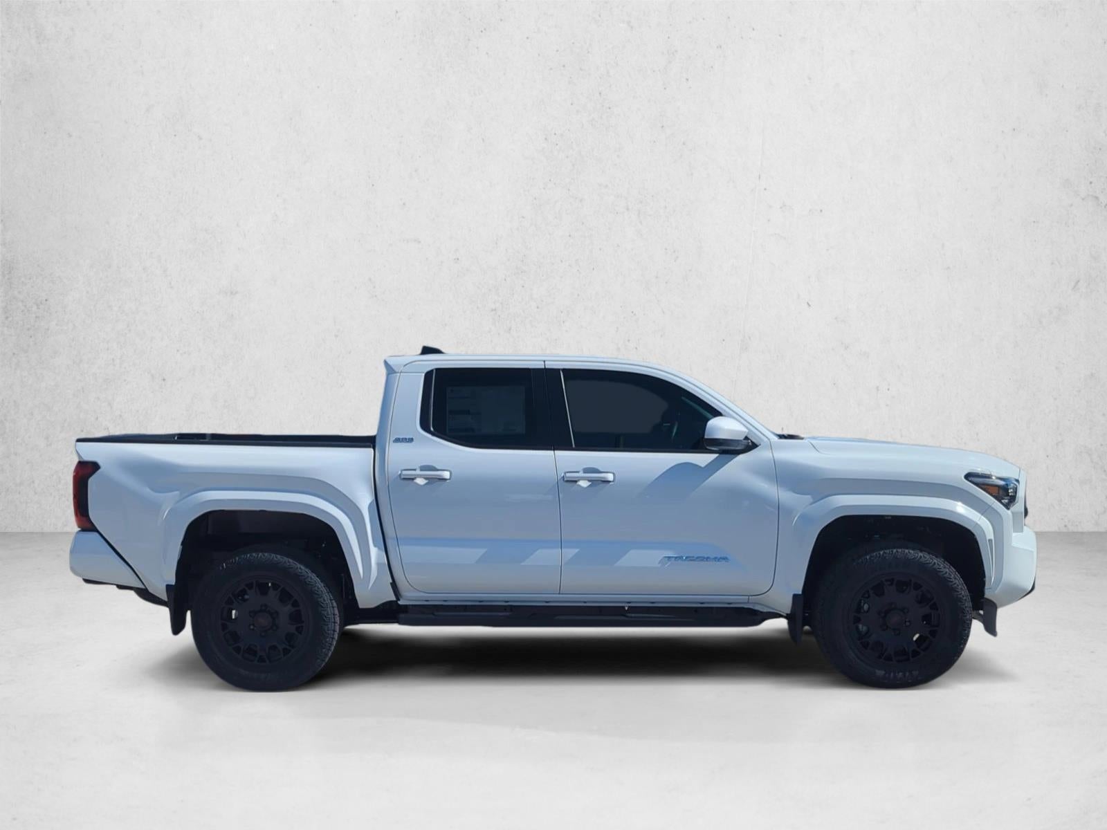 2026 Toyota Tacoma 2WD 2WD SR5 Double Cab 5' Bed AT (SE)