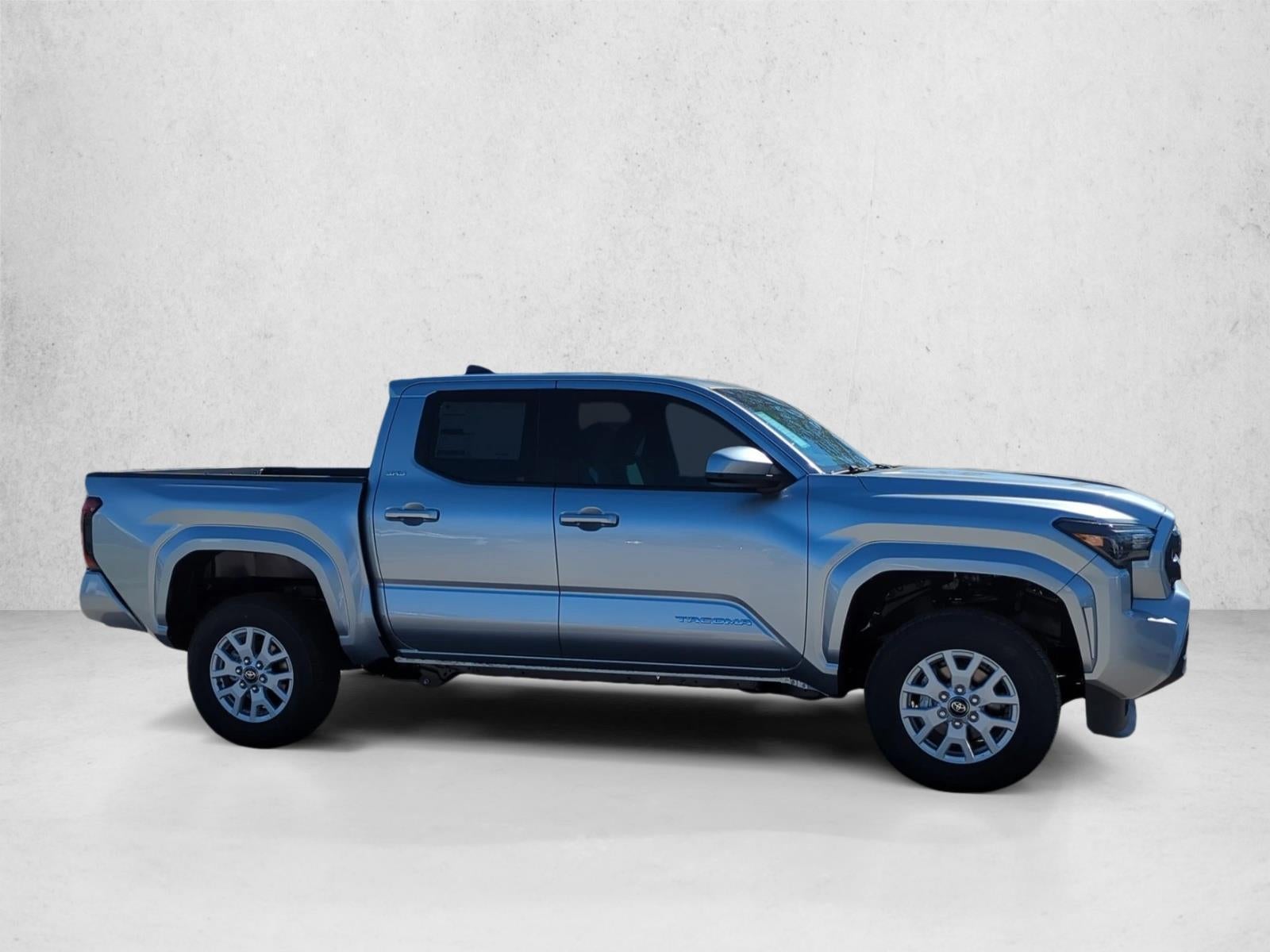 2026 Toyota Tacoma 2WD 2WD SR5 Double Cab 5' Bed AT (SE)