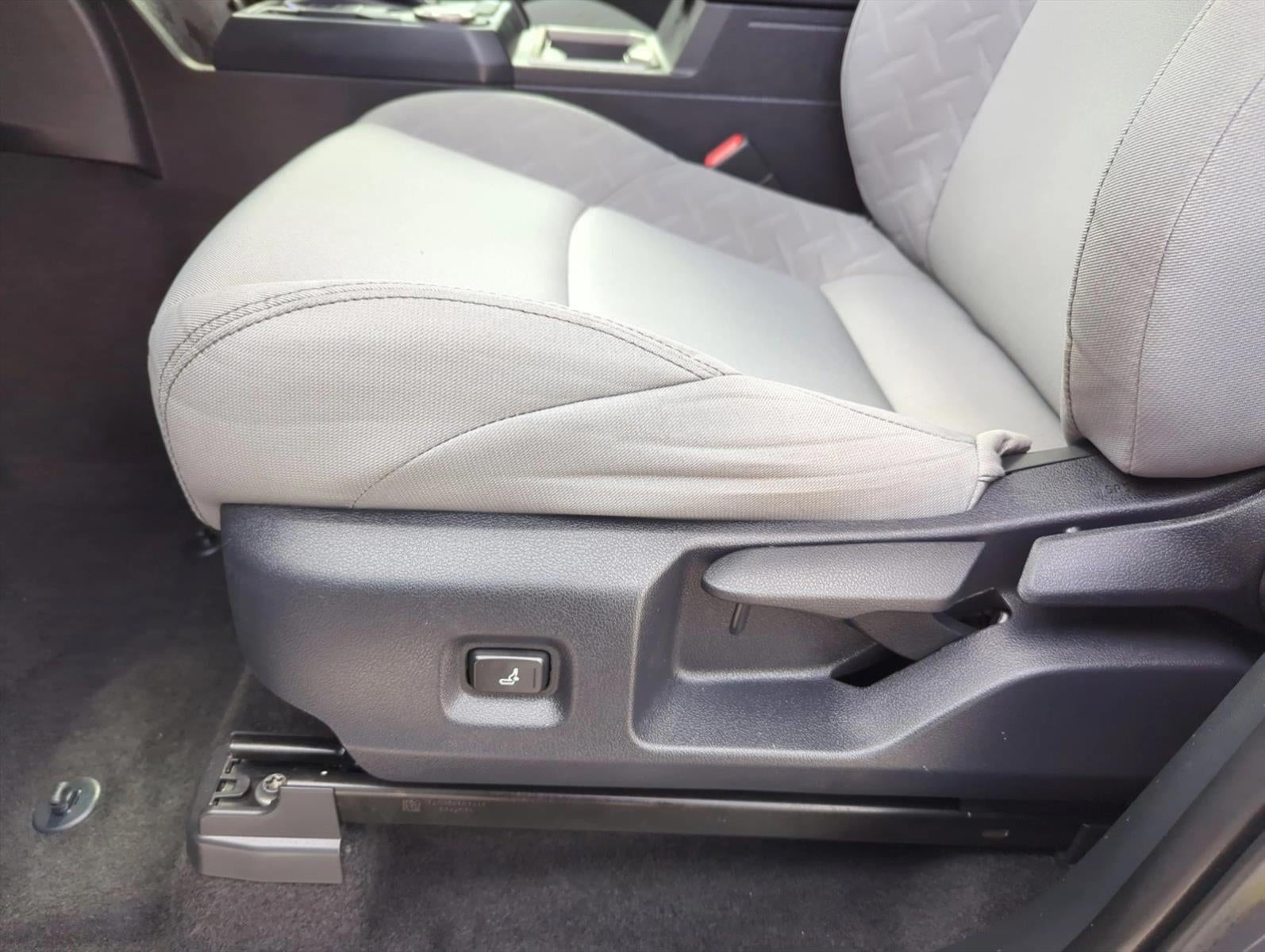 2025 Toyota Tacoma 2WD 2WD SR5 Double Cab 5' Bed AT (SE)