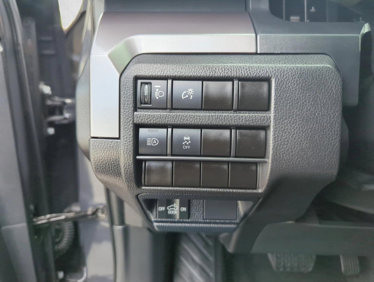 2025 Toyota Tacoma 2WD 2WD SR5 Double Cab 5' Bed AT (SE)