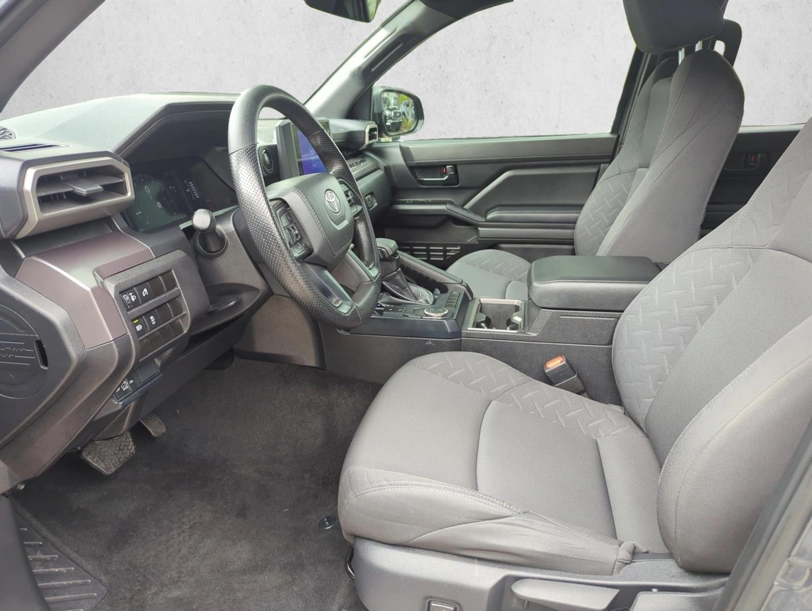 2025 Toyota Tacoma 2WD 2WD SR5 Double Cab 5' Bed AT (SE)