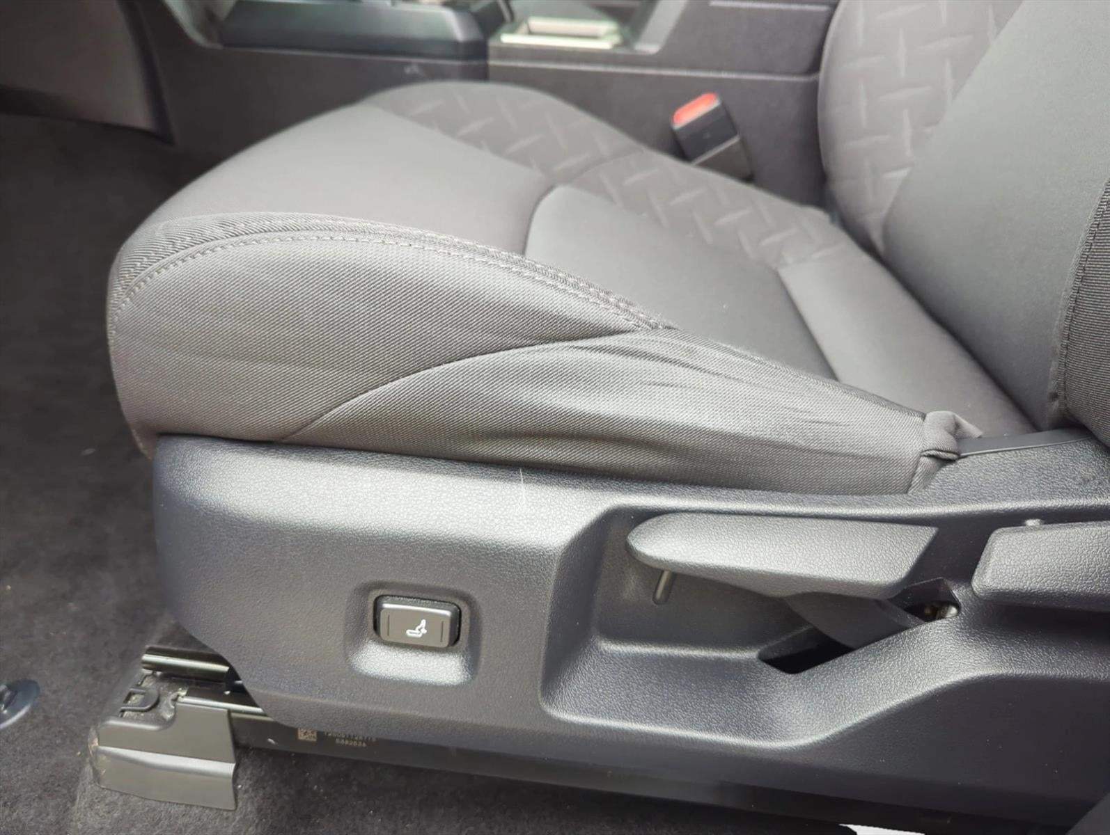 2025 Toyota Tacoma 2WD 2WD SR5 Double Cab 5' Bed AT (SE)