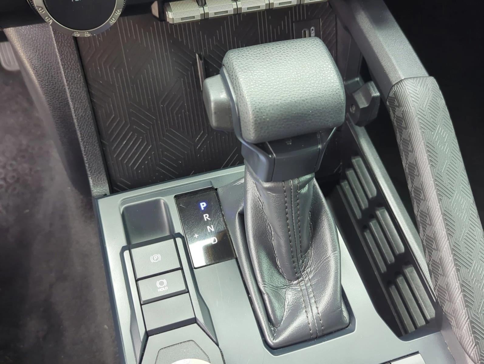 2025 Toyota Tacoma 2WD 2WD SR5 Double Cab 5' Bed AT (SE)