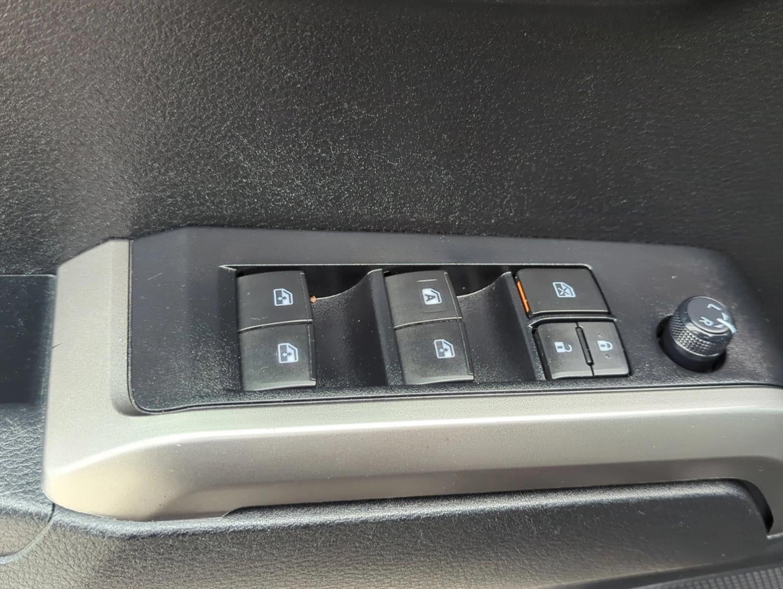 2022 Toyota Tacoma 2WD 2WD SR5 Double Cab 5' Bed I4 AT (SE)