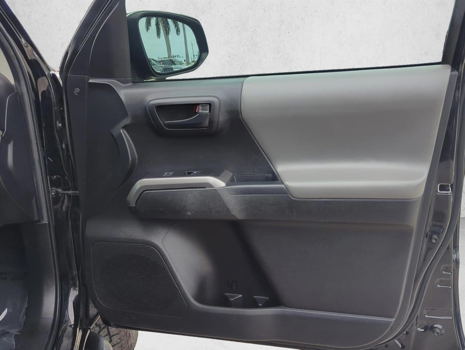 2022 Toyota Tacoma 2WD 2WD SR5 Double Cab 5' Bed I4 AT (SE)