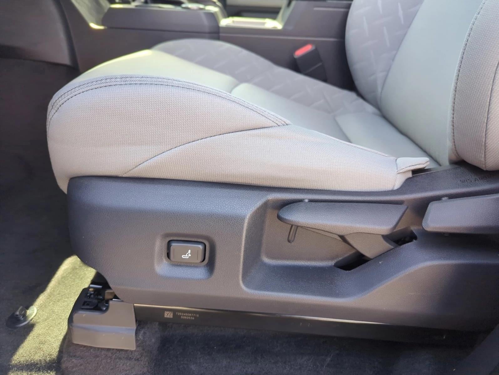 2025 Toyota Tacoma 2WD 2WD SR5 Double Cab 5' Bed AT (SE)