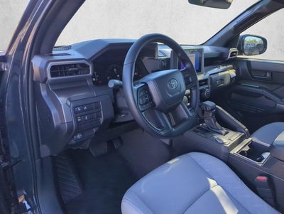 2026 Toyota Tacoma 2WD 2WD SR5 Double Cab 5' Bed AT (SE)
