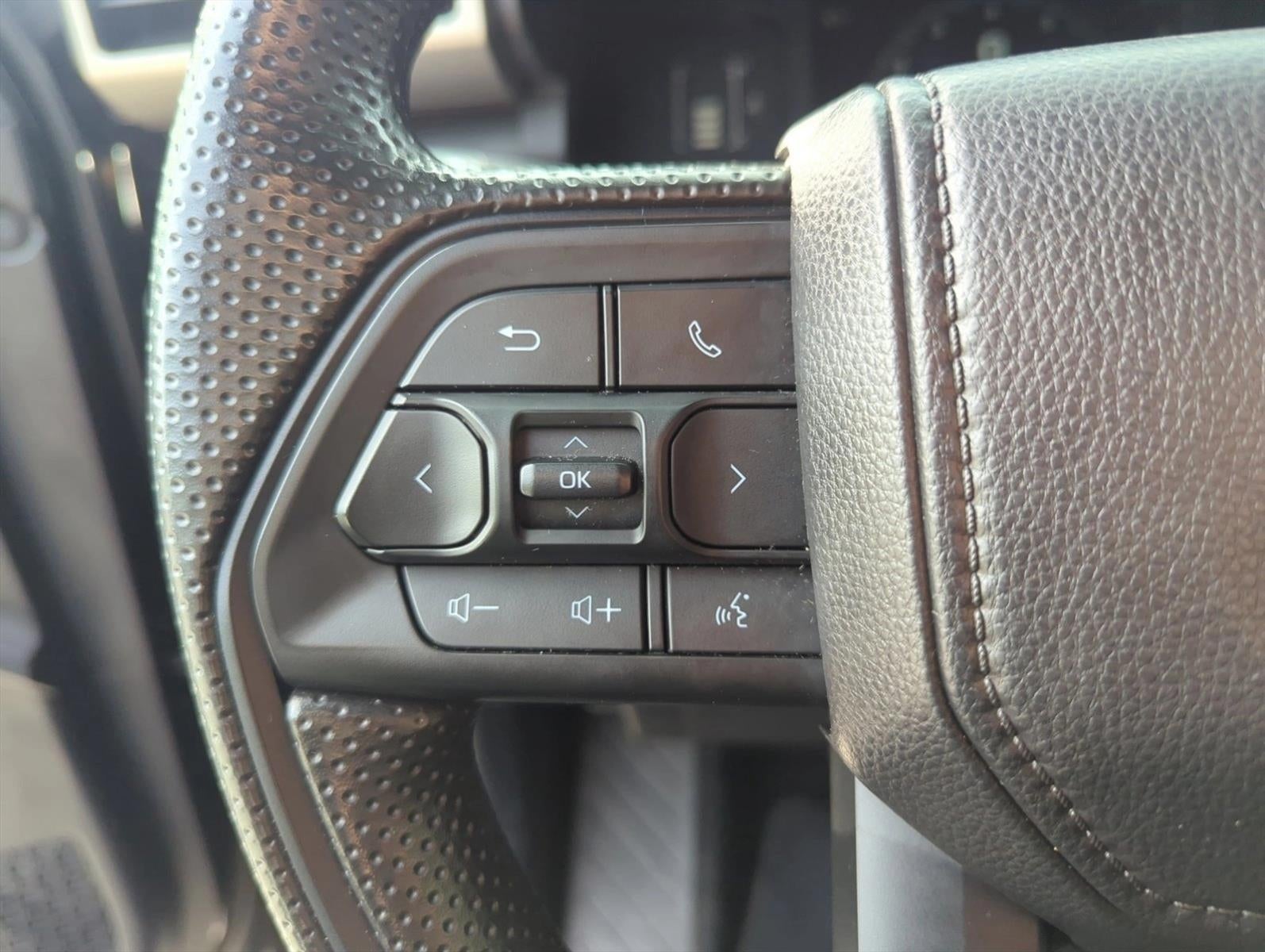 2025 Toyota Tacoma 2WD 2WD SR Double Cab 5' Bed AT (GS)
