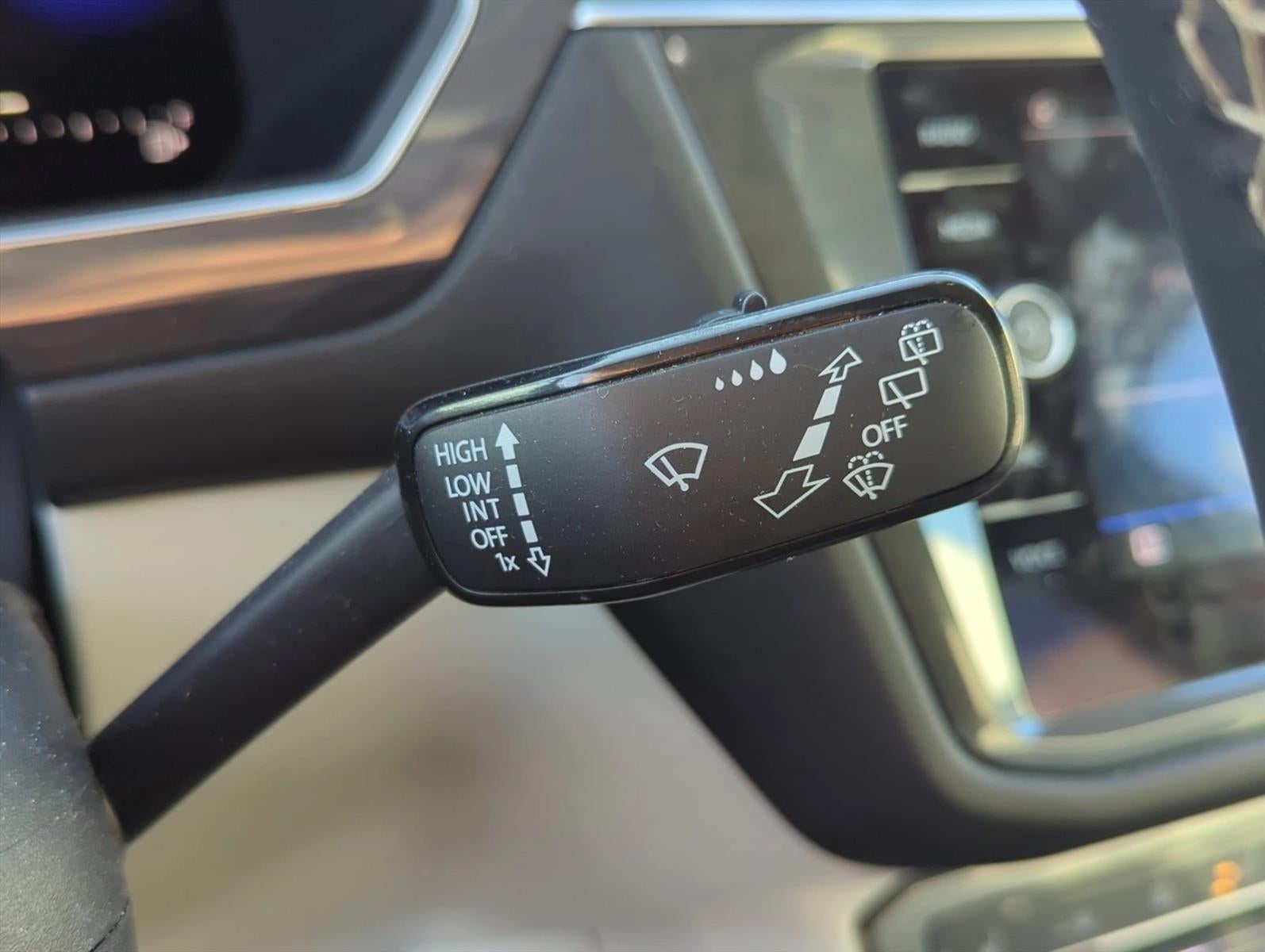 2022 Volkswagen Tiguan 2.0T SE FWD