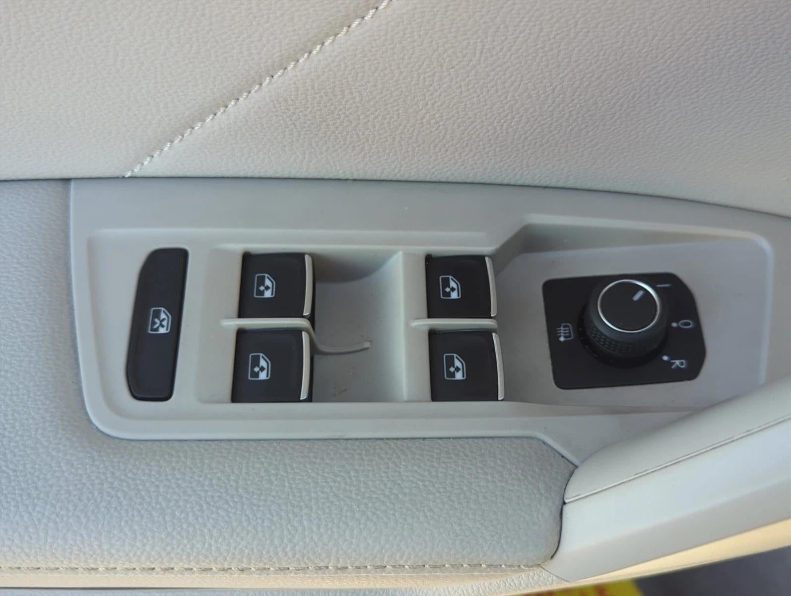 2022 Volkswagen Tiguan 2.0T SE FWD