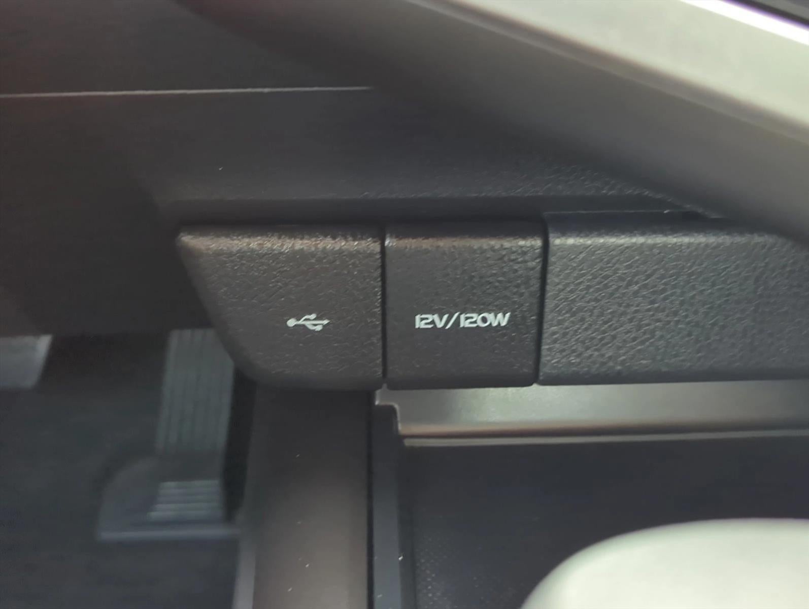 2023 Toyota Camry LE Auto (SE)