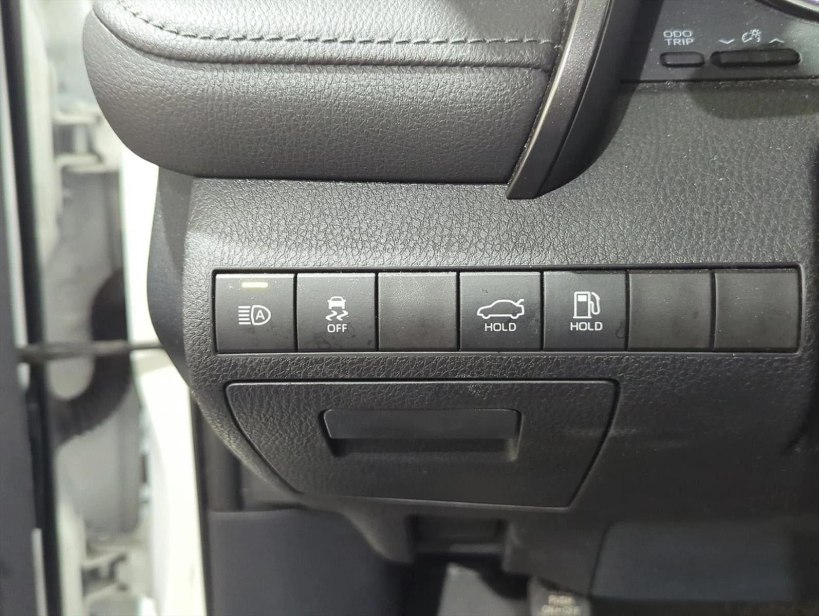 2022 Toyota Camry LE Auto (SE)