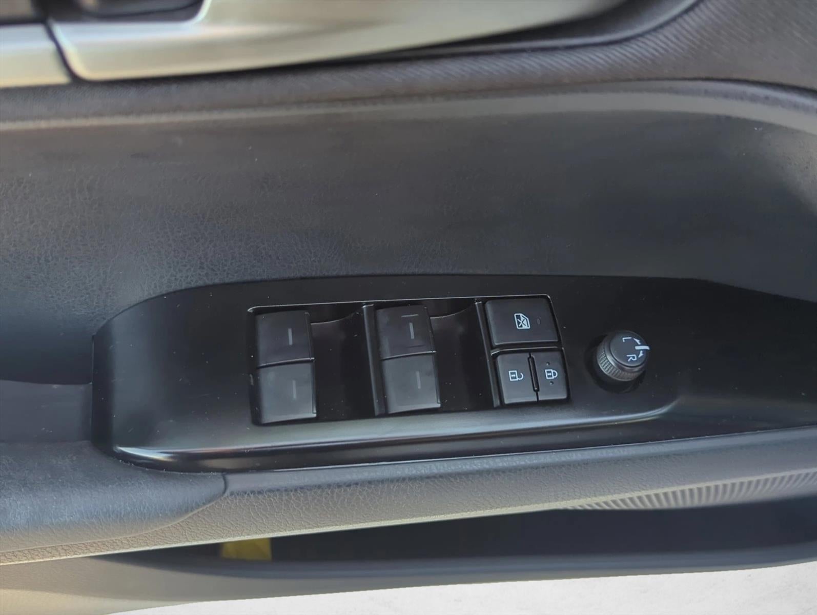 2025 Toyota Camry LE (Natl)