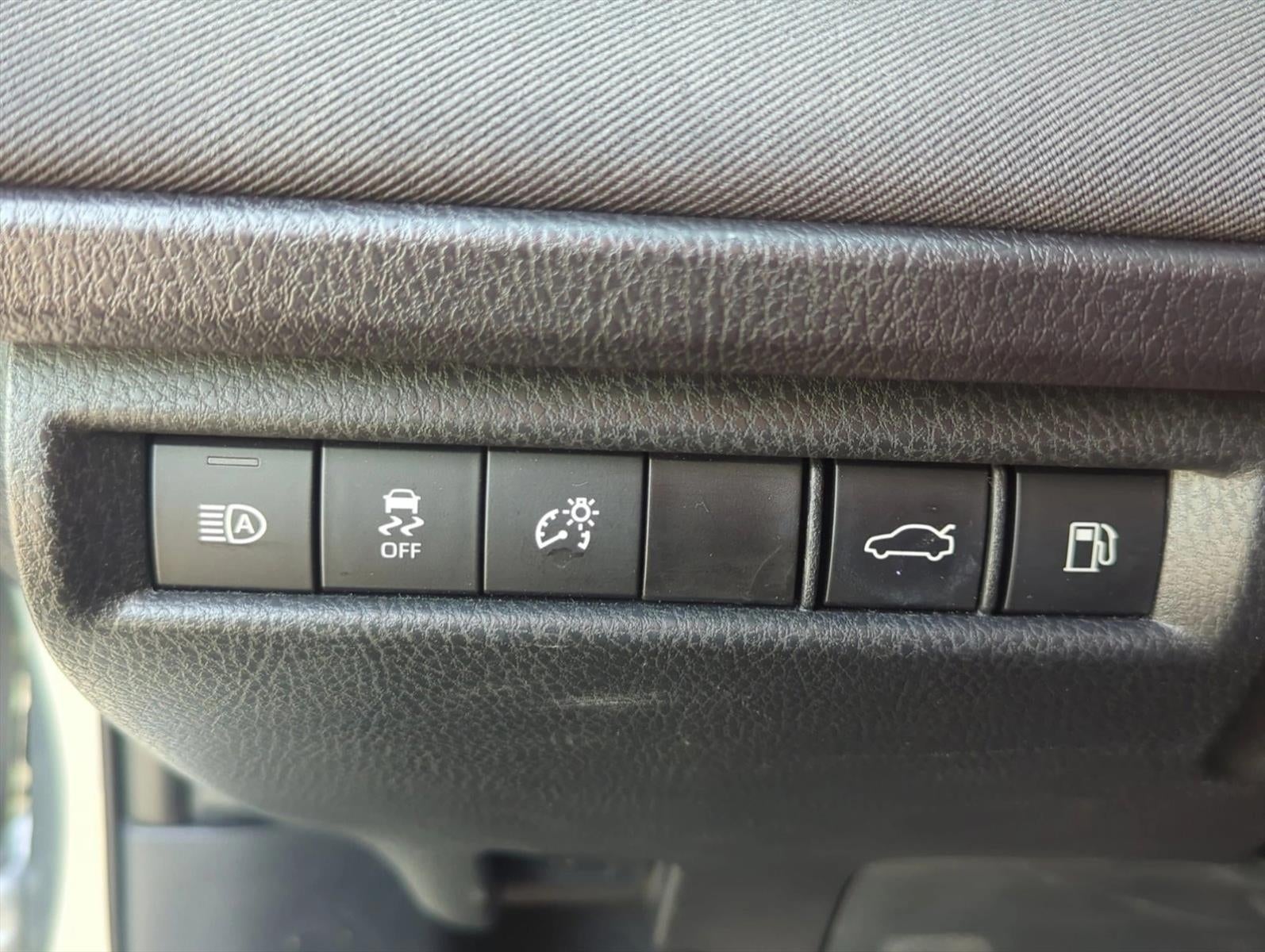 2025 Toyota Camry LE (Natl)