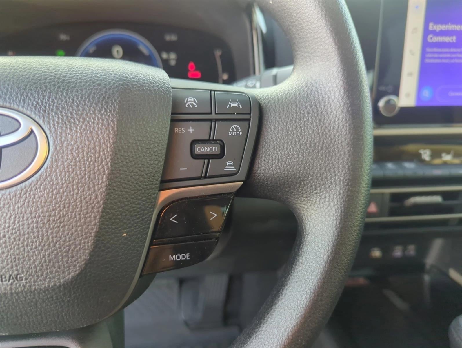 2025 Toyota Camry LE (Natl)