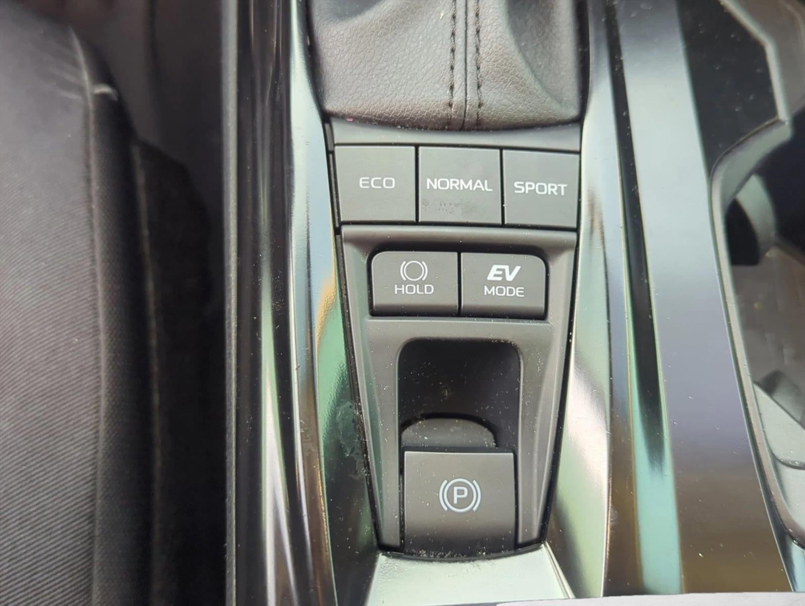 2025 Toyota Camry LE (Natl)