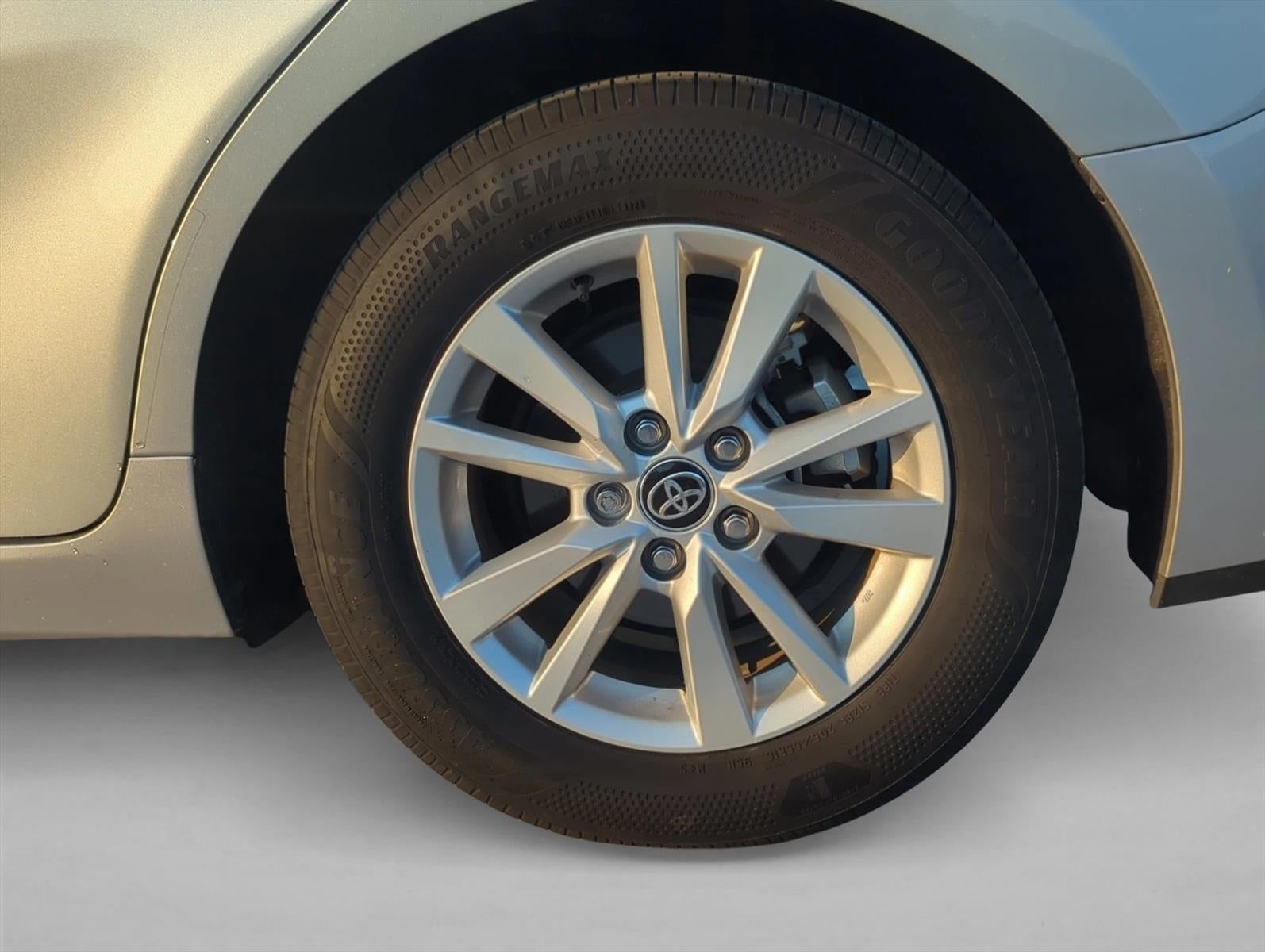 2025 Toyota Camry LE (Natl)