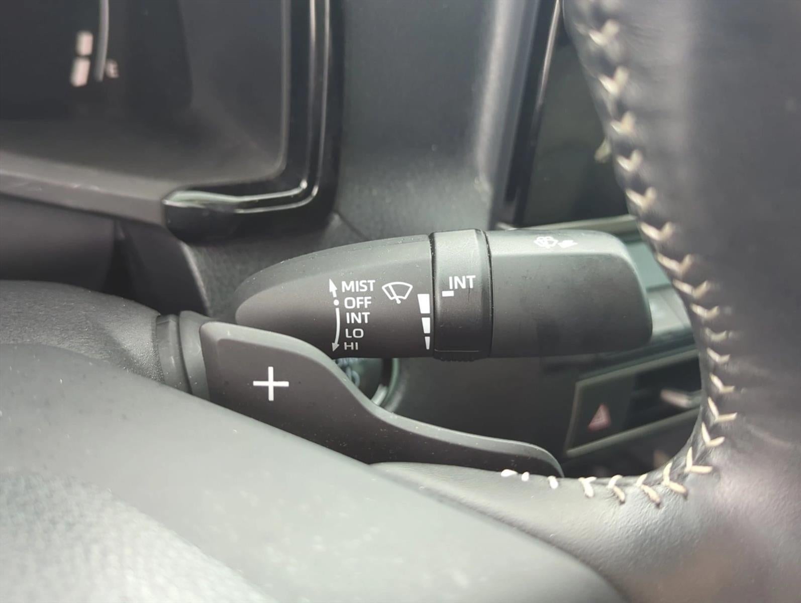 2025 Toyota Camry SE (Natl)