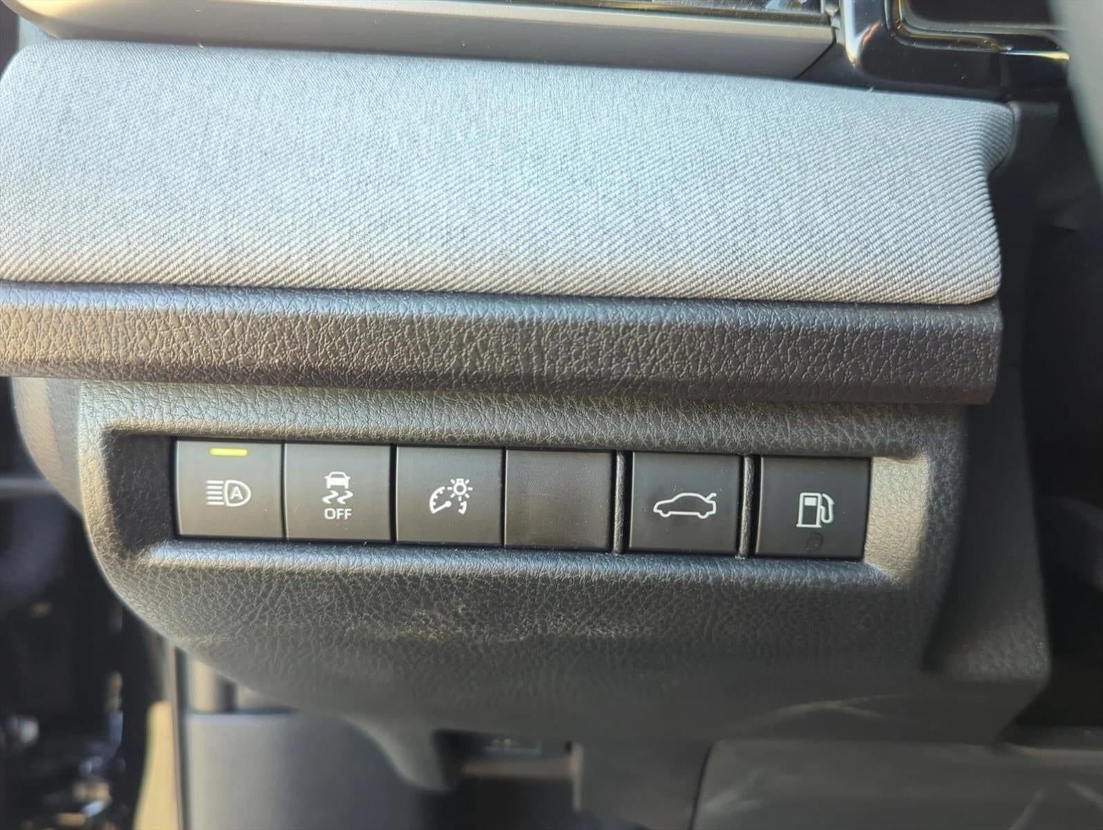 2025 Toyota Camry LE (SE)