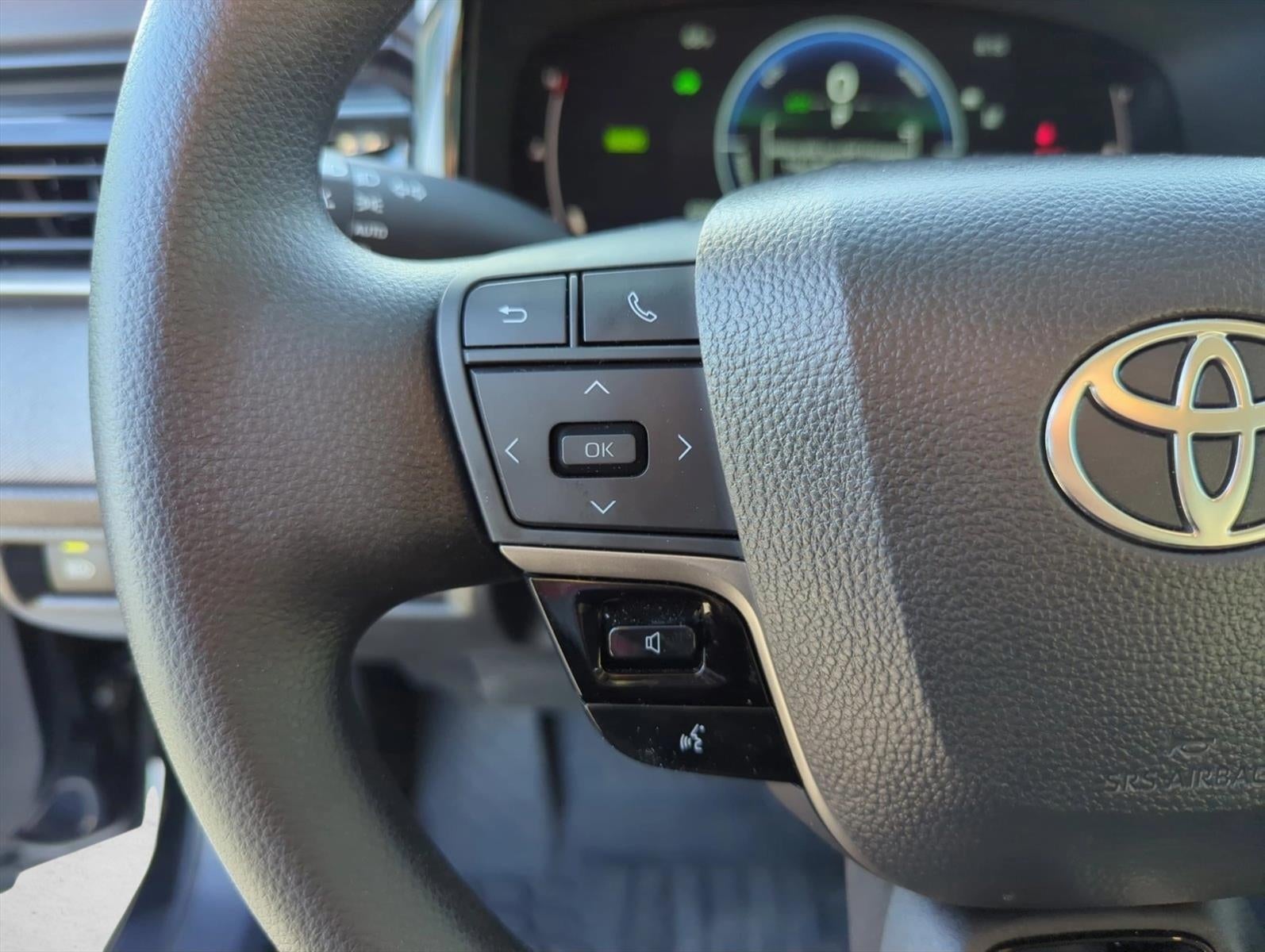 2025 Toyota Camry LE (SE)