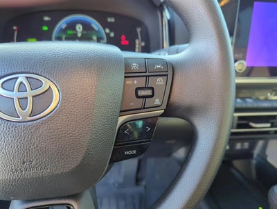 2025 Toyota Camry LE (SE)