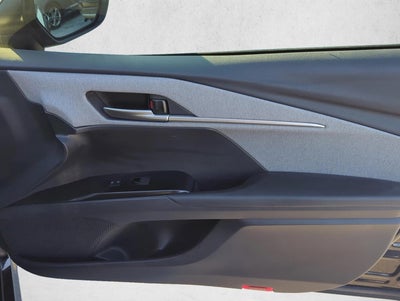 2025 Toyota Camry LE (SE)