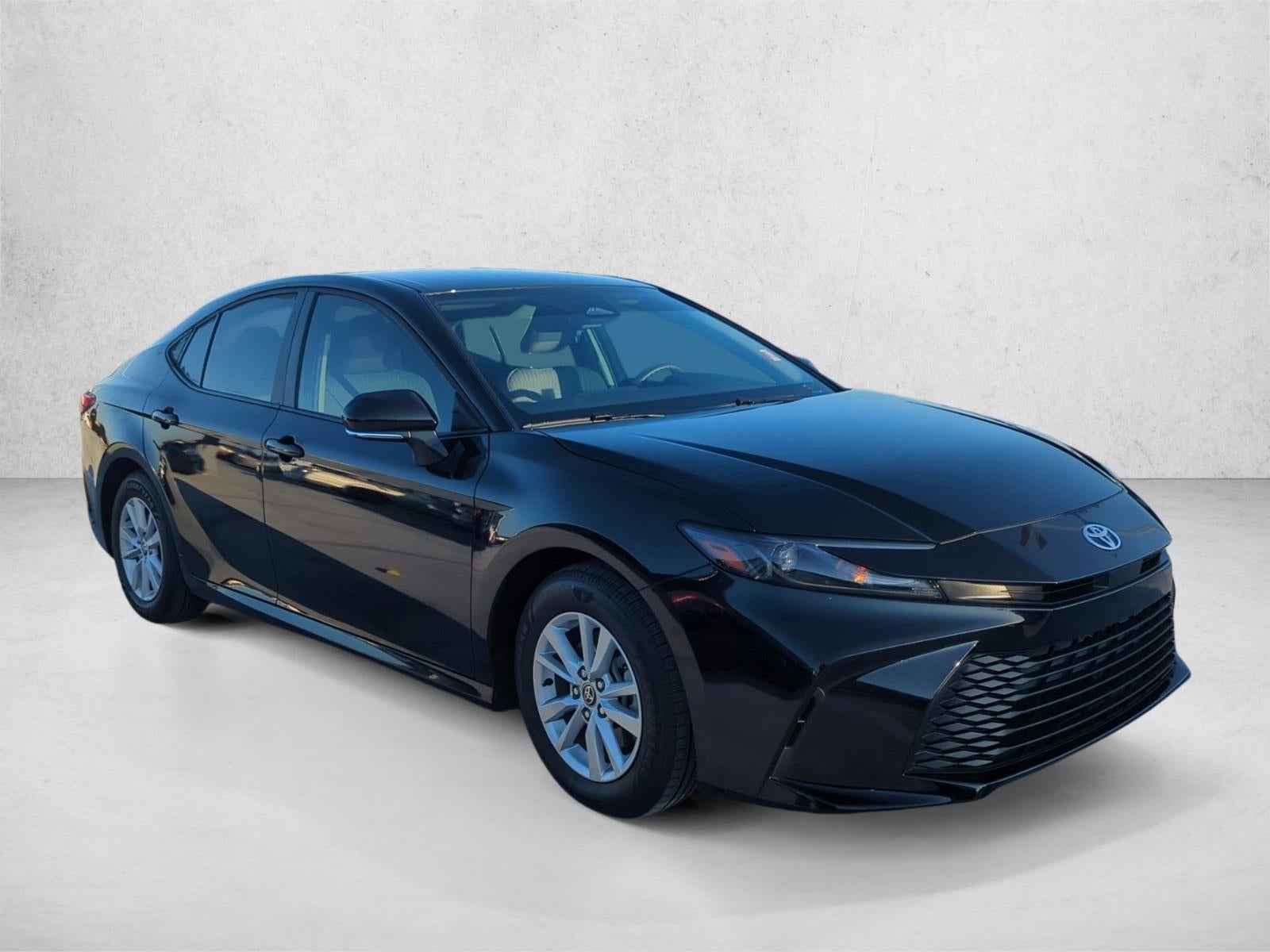 2025 Toyota Camry LE (SE)