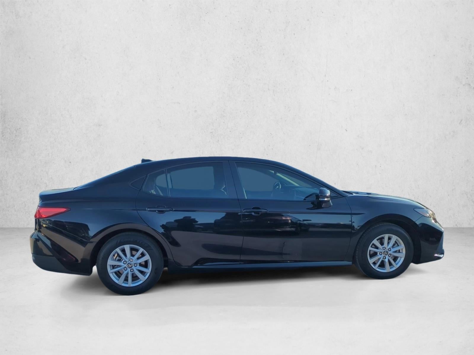 2025 Toyota Camry LE (SE)