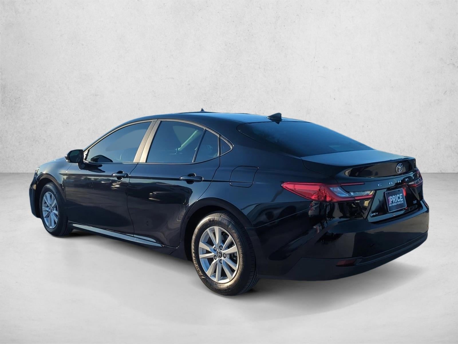 2025 Toyota Camry LE (SE)