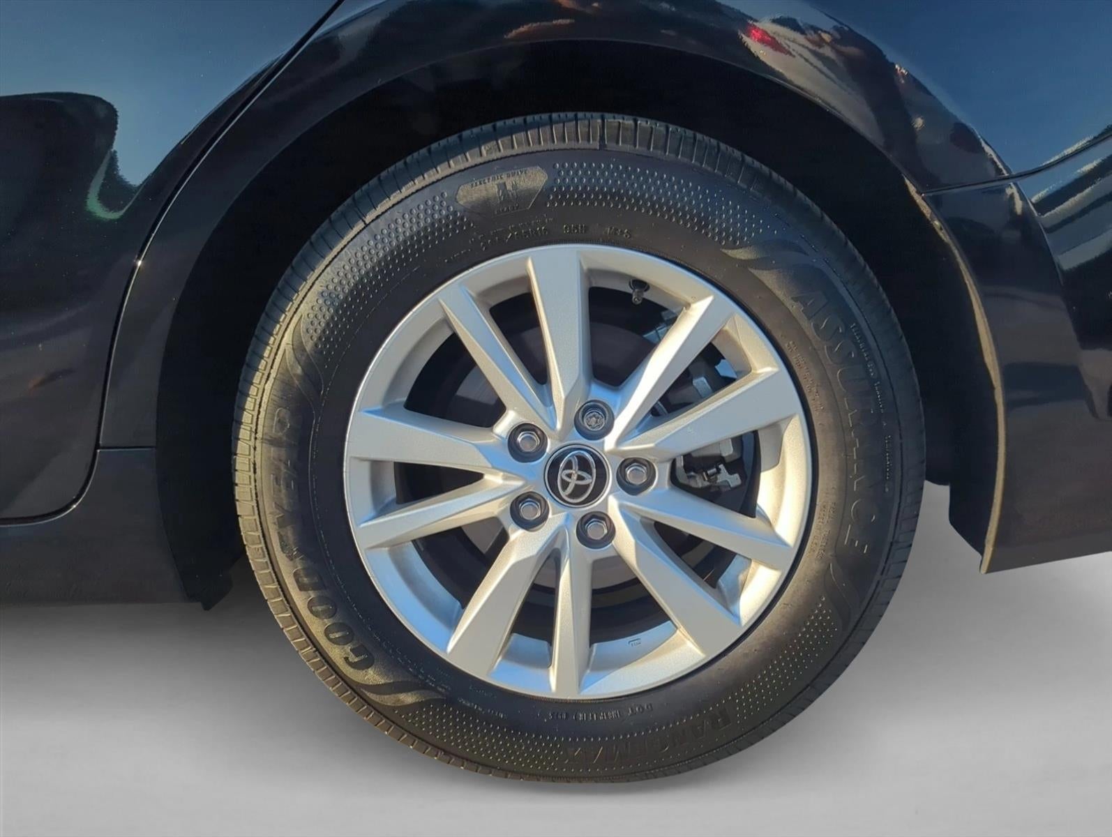 2025 Toyota Camry LE (SE)