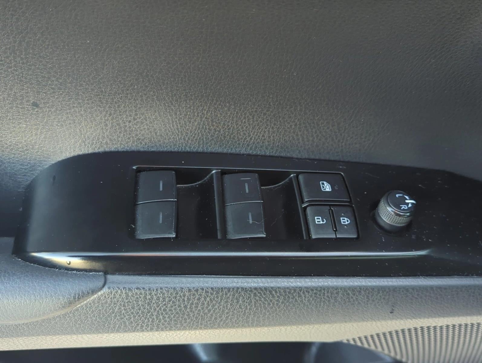 2025 Toyota Camry SE (Natl)