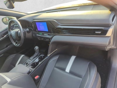 2025 Toyota Camry SE (Natl)