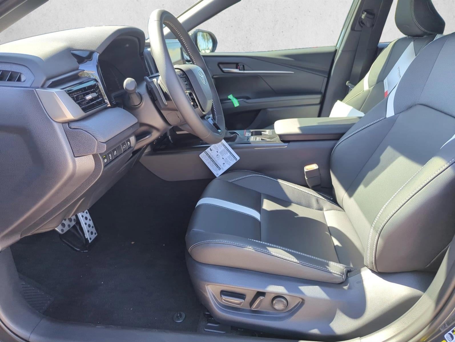 2025 Toyota Camry SE (SE)