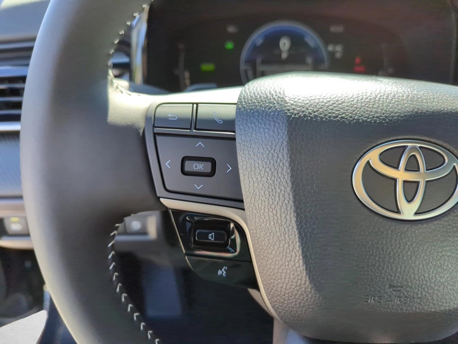 2025 Toyota Camry SE (SE)