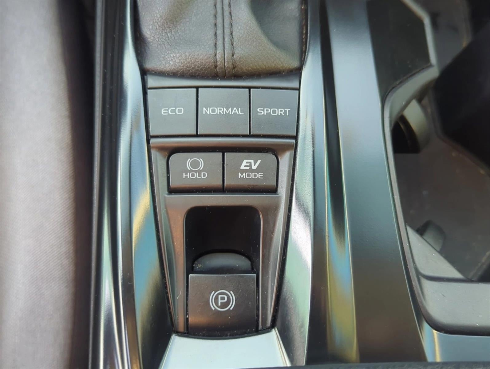 2025 Toyota Camry LE (Natl)