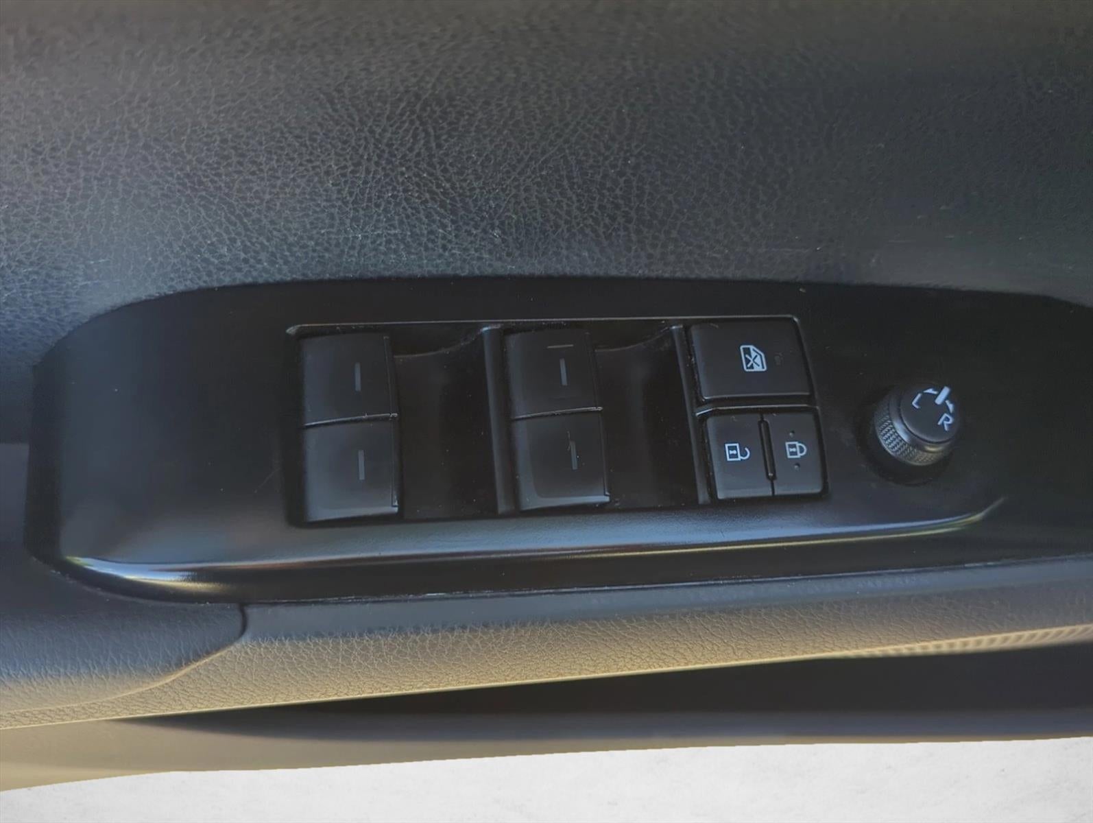 2025 Toyota Camry LE (Natl)