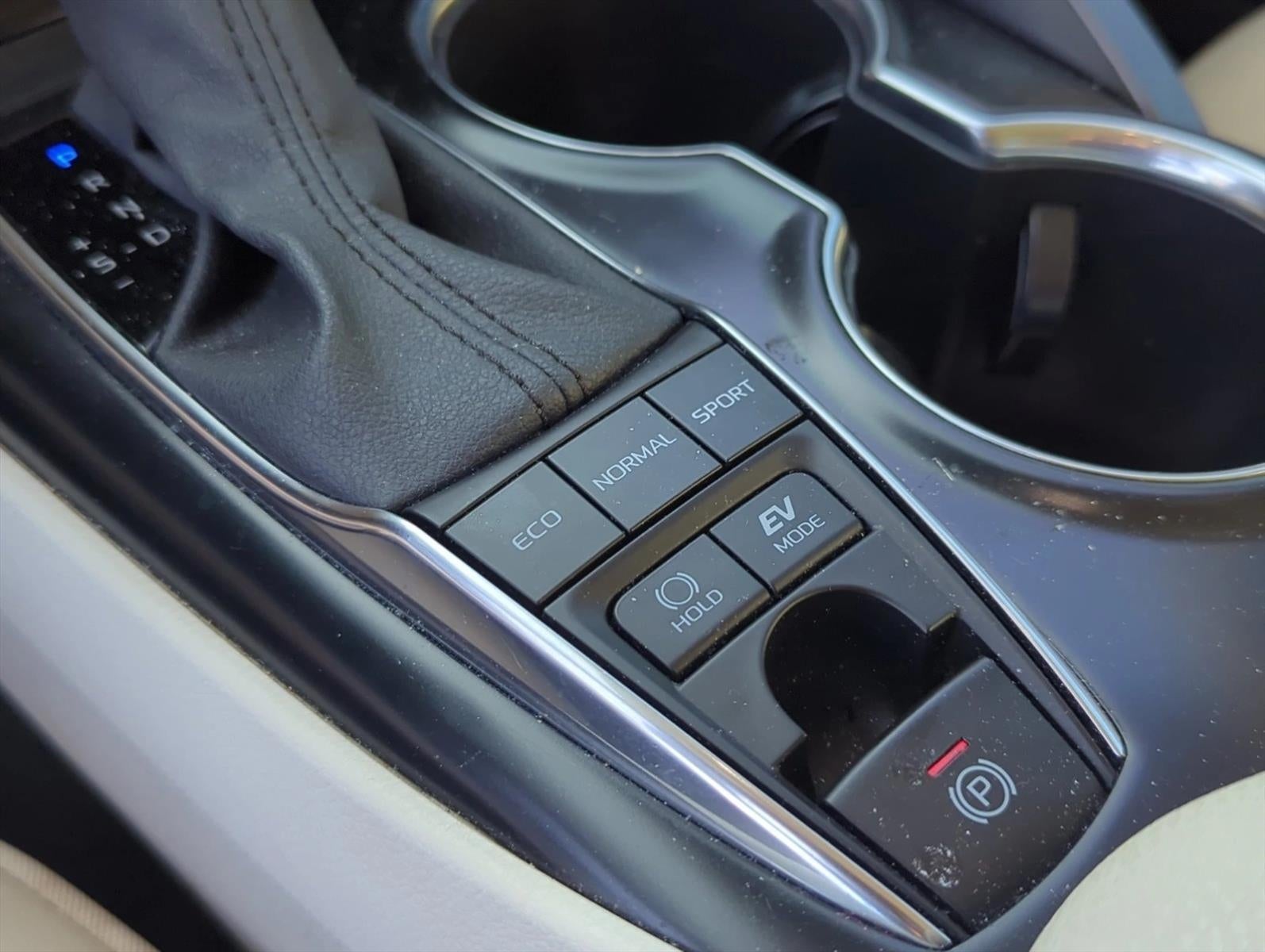 2020 Toyota Camry Hybrid XLE CVT (Natl)