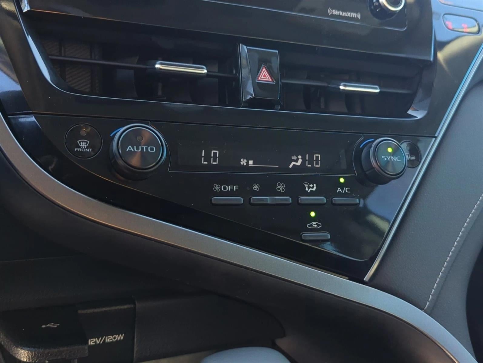 2024 Toyota Camry SE Auto (SE)