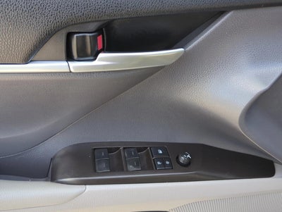 2022 Toyota Camry SE Auto (SE)